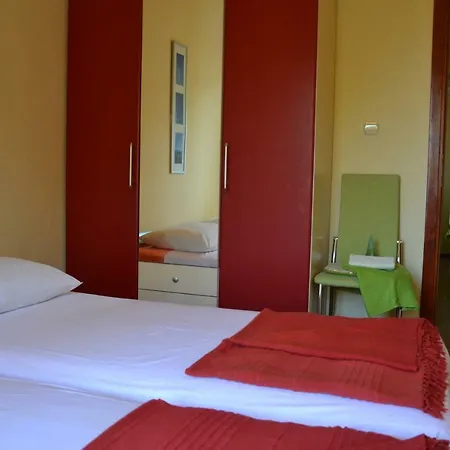 Kodzoman Apartment *